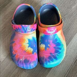 CROCS Tie-Dye closed toe - Multicolor/ Rainbow 8M/10W